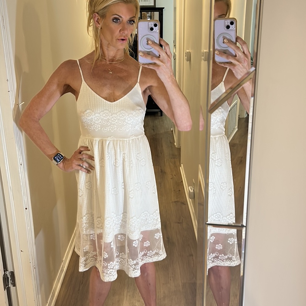 Libby Edelman White Eyelet Lace Spaghetti Adjustable Strap Lined Dress.